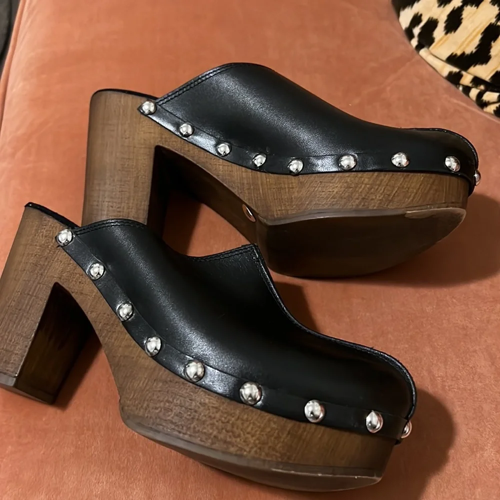 Clogs - Picture 2 of 9